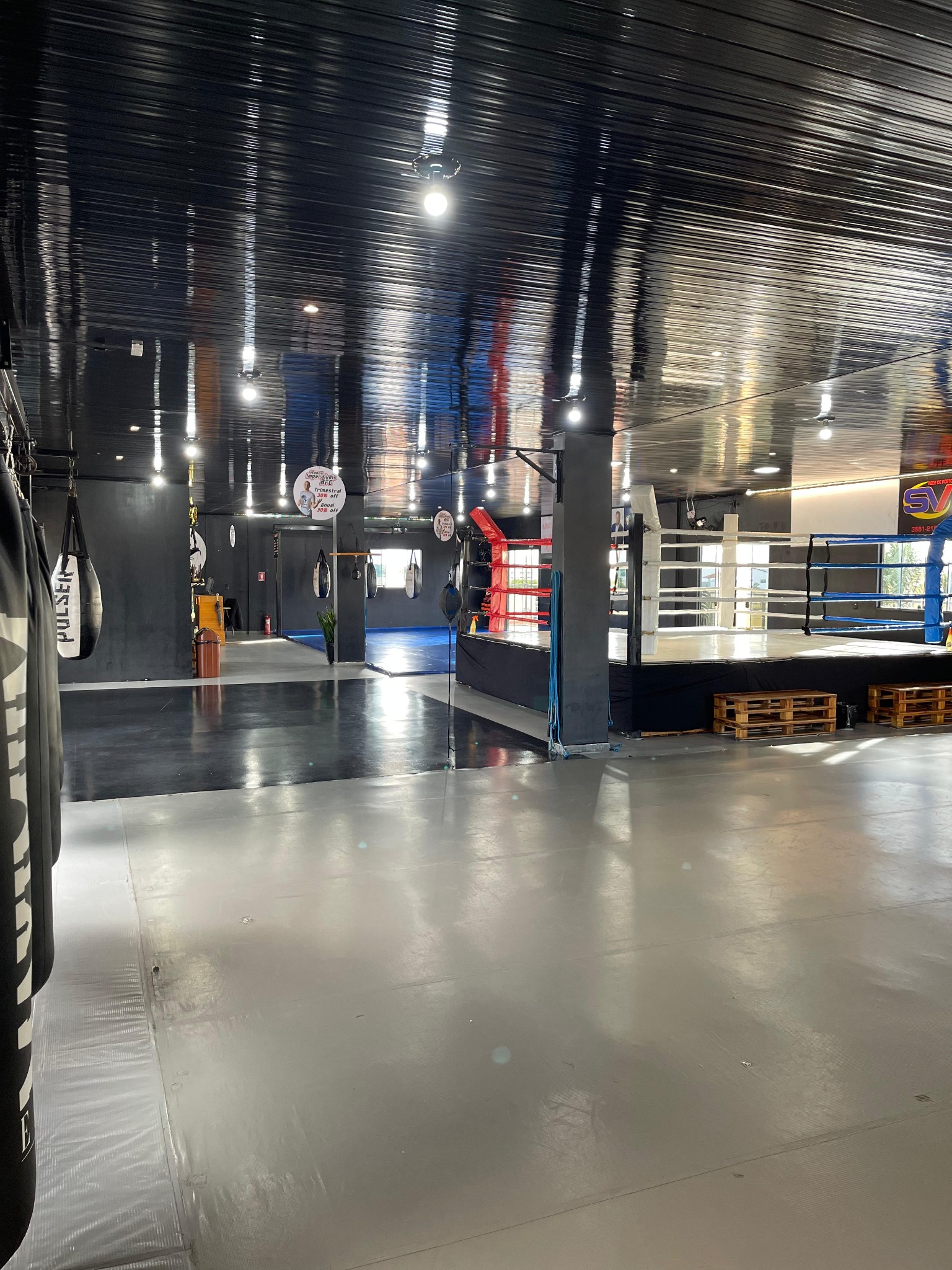 Equipamentos e estrutura de treino da Brothers Fight Club